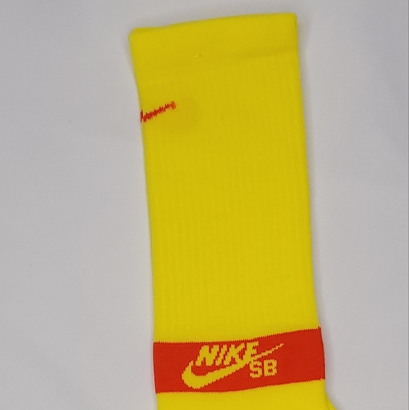 NIKE---Nice set of 3 pair of Nike socks - Picture 5 of 5